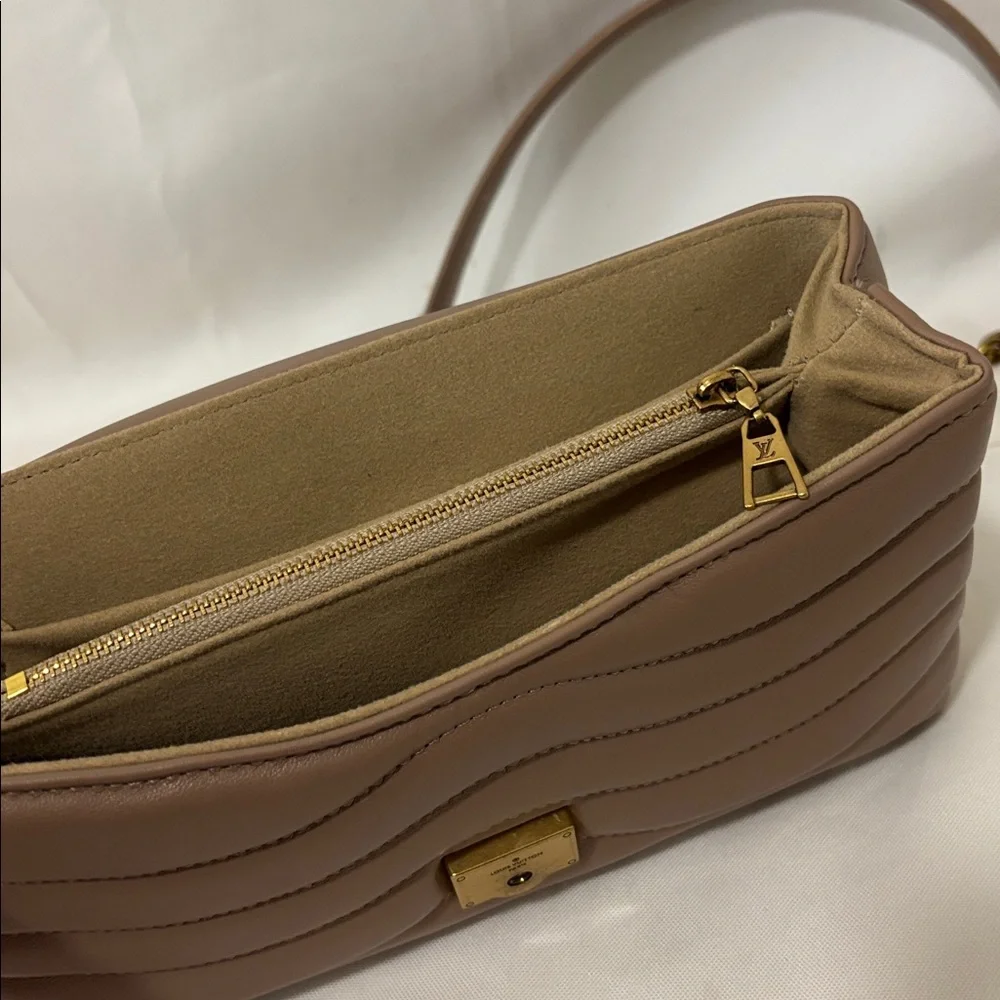 LV “Look a Like” Tan Wave Chain Shoulder Bag - Picture 10 of 14